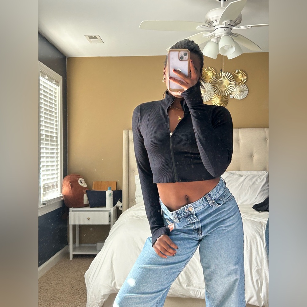 New Mix Black Zip-Up Crop Top